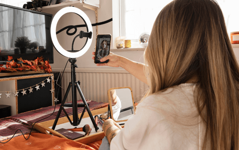 7 Things to Do If You Want to Become Famous on Social Media